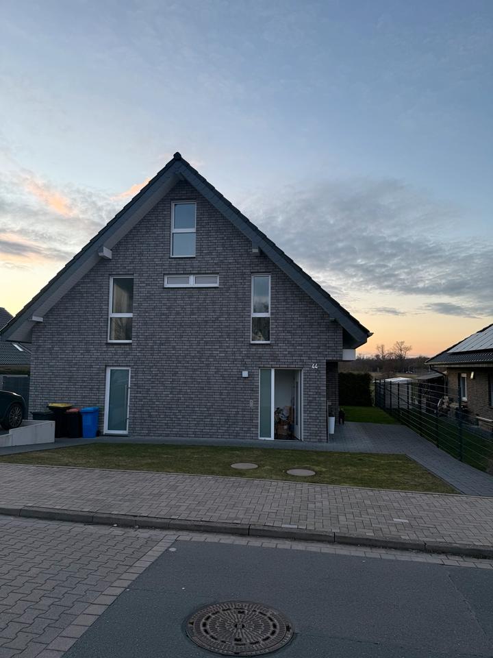 Thumbnail-Moderne 4-Zimmer-Wohnung (2. Stock) mit Dachgeschoss