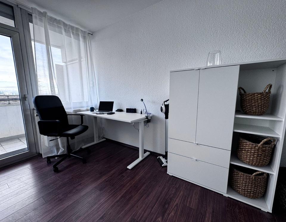 Thumbnail-Schöne und moderne, möblierte 1-Zimmer-Wohnung mit Balkon und EBK