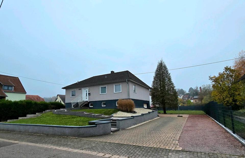 Thumbnail-Moderner freistehender Bungalow mit gr. Grundstück in bester Lage