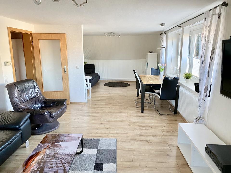 Thumbnail-Hübsche und große 2 ZKB Wohnung mit Balkon im 1.OG