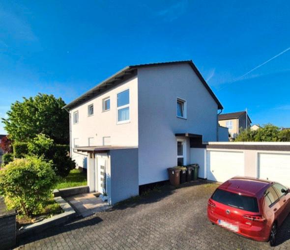 Thumbnail-Große helle 3-Zimmerwohnung mit Wintergarten, Terrasse & Garten