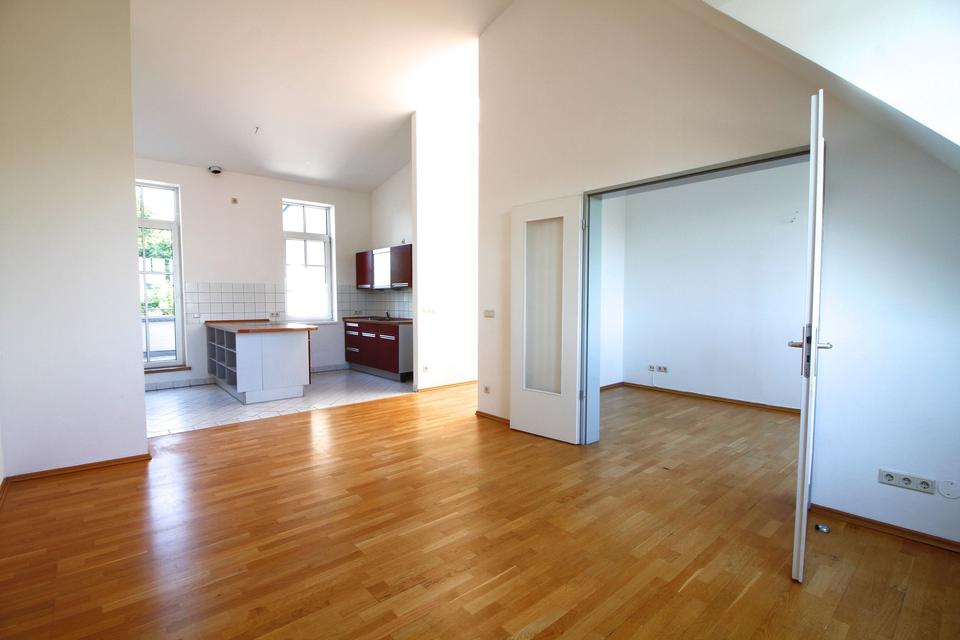 Thumbnail-Teilgewerbliche Vermietung! 4-Zimmer Dachgeschosswohnung in ruhiger Lage!