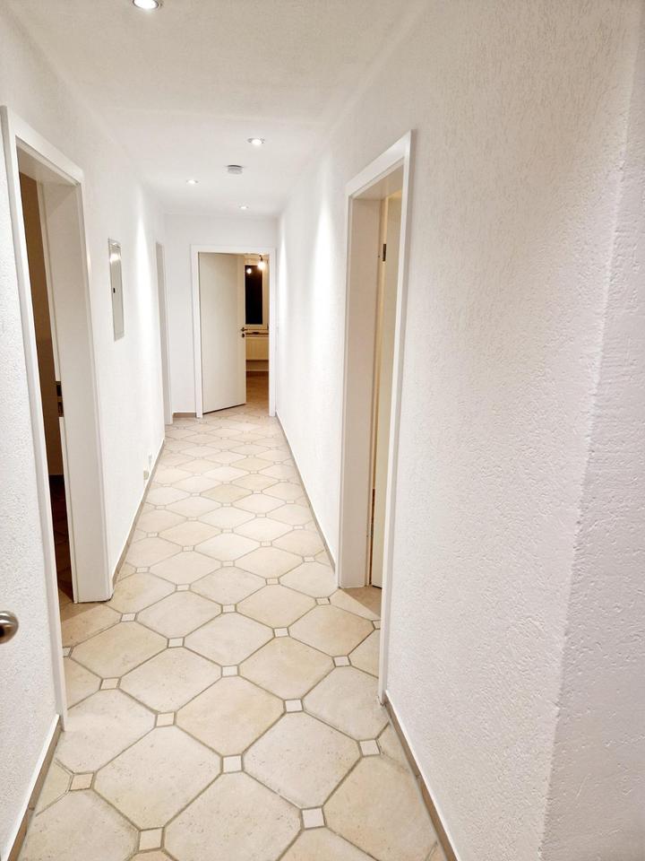 Thumbnail-Wohnung: hell, geräumig, frisch renoviert, Tageslichtbad, 98 qm