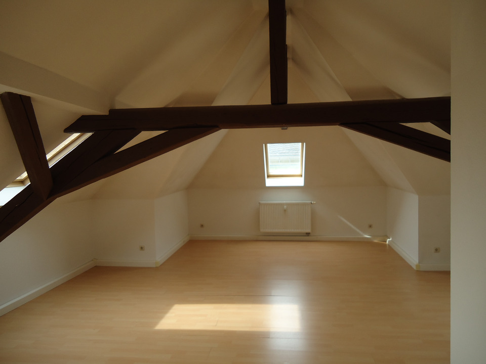 Thumbnail-Schöne renovierte DG-Wohnung frei