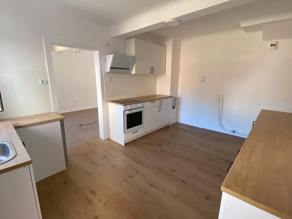 Thumbnail-Helle 4-Zimmer-Wohnung mit Terrasse und privatem Garten
