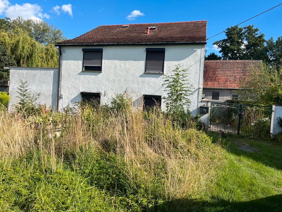 Thumbnail-Sanierungsbedürftiges Haus mit Scheune, Nebengelass und Pachtland