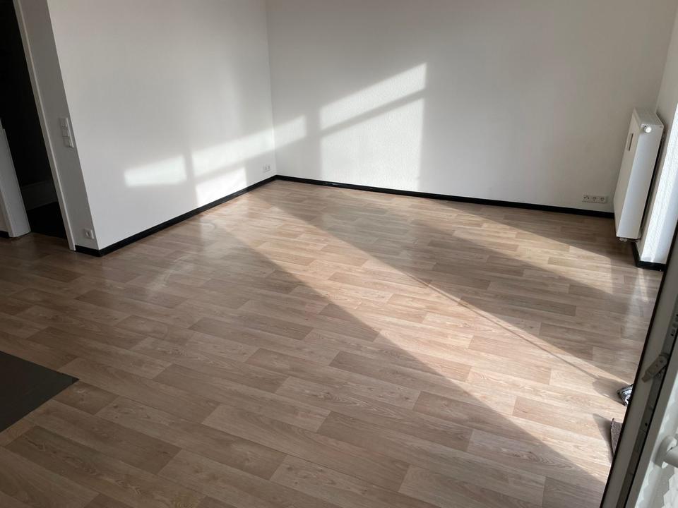 Thumbnail-1- Zimmer Wohnung mit Terrasse, Anmietung zu sofort