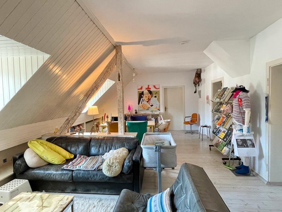 Thumbnail-80m2 DG-Wohnung nahe Friedensplätzchen Bilker Kirche