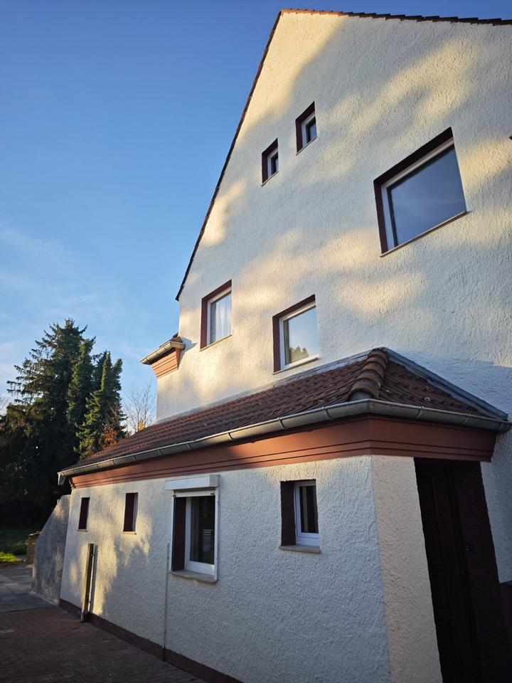 Thumbnail-Gepflegte 4-Zimmer Doppelhaushälfte mit Garage in Hannover-Leinha