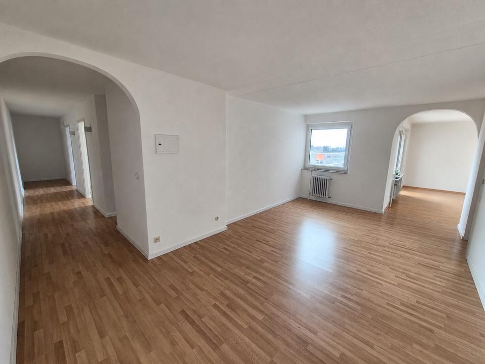 Thumbnail-Helle gepflegte 4,5-Zimmer Wohnung mit Loggia, EBK & Garage