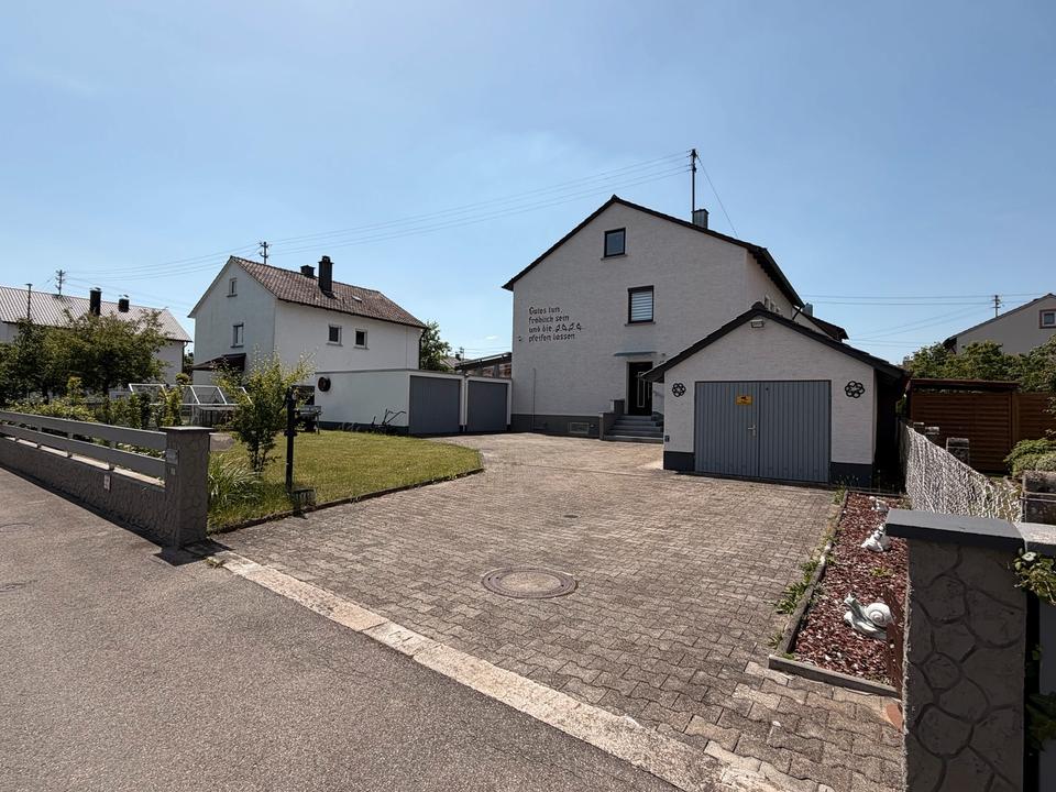 Thumbnail-Mehrfamilienhaus mit Wintergarten, Hof, Garten & 3 Garagen
