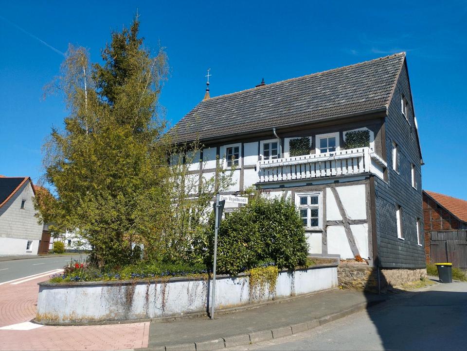 Thumbnail-Renovierte Dorfschule mit erneutem Sanierungsbedarf