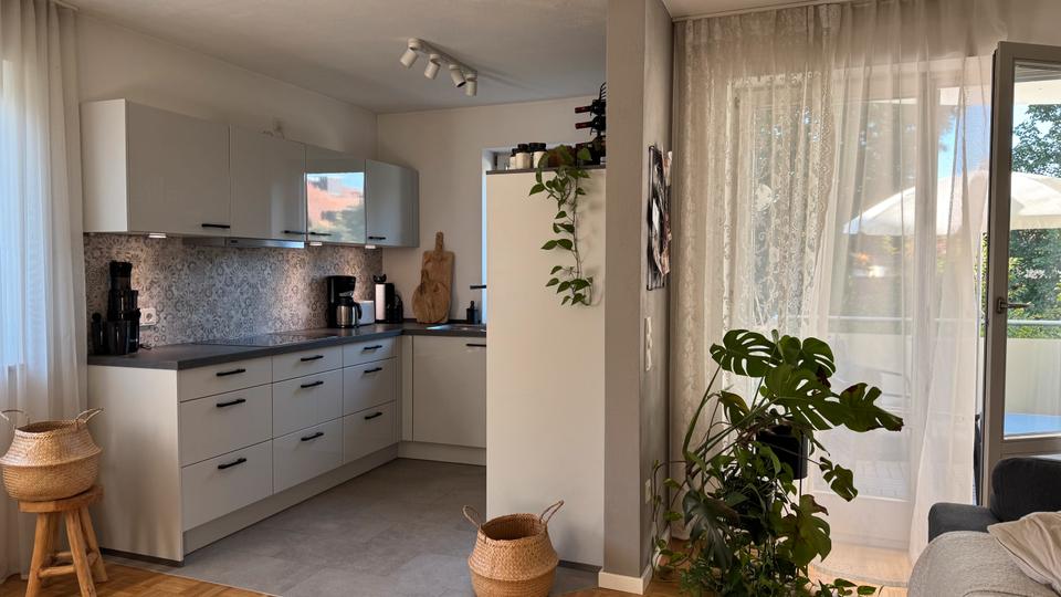 Thumbnail-Charmante 2,5-Zimmer mit großem Balkon - Möbliert Renoviert