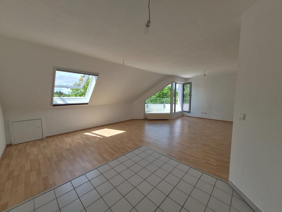 Thumbnail-Zu vermieten: Helle 2-Zimmer-Dachgeschosswohnung in KirchheimT.