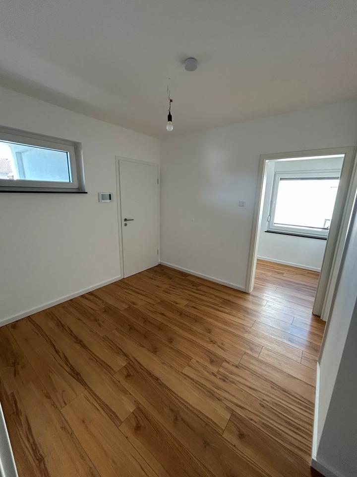 Thumbnail-Großzügige 6-Zimmer-Maisonettewohnung in Sankt Augustin-Buisdorf
