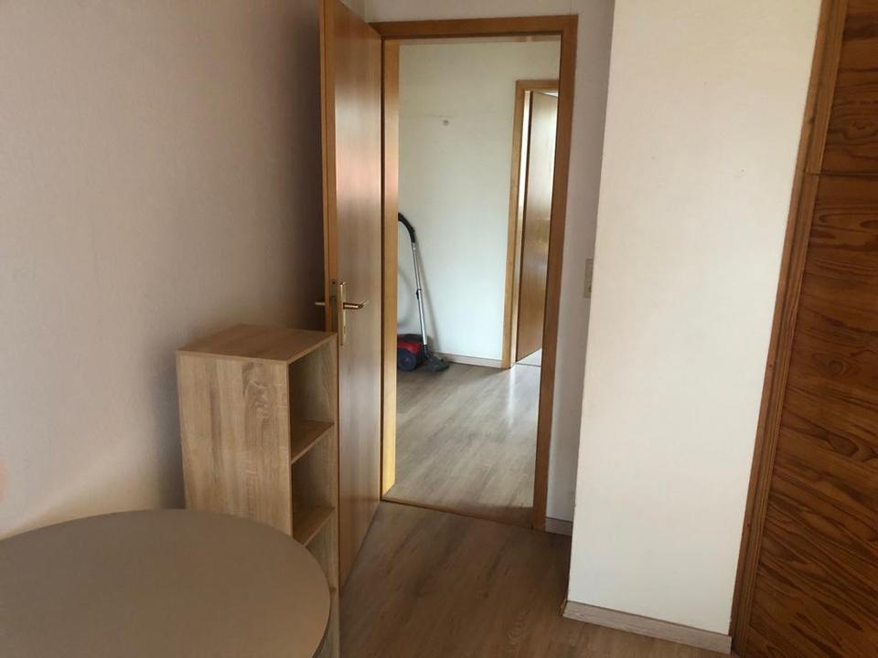 Thumbnail-Kleines möbliertes Zimmer zu vermieten