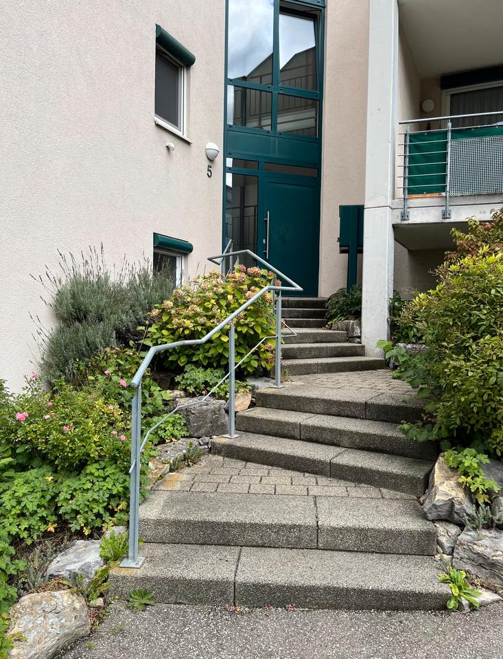 Thumbnail-Attraktive 4-Zimmer Wohnung mit Balkon, 2 Bädern + Top Lage in RV