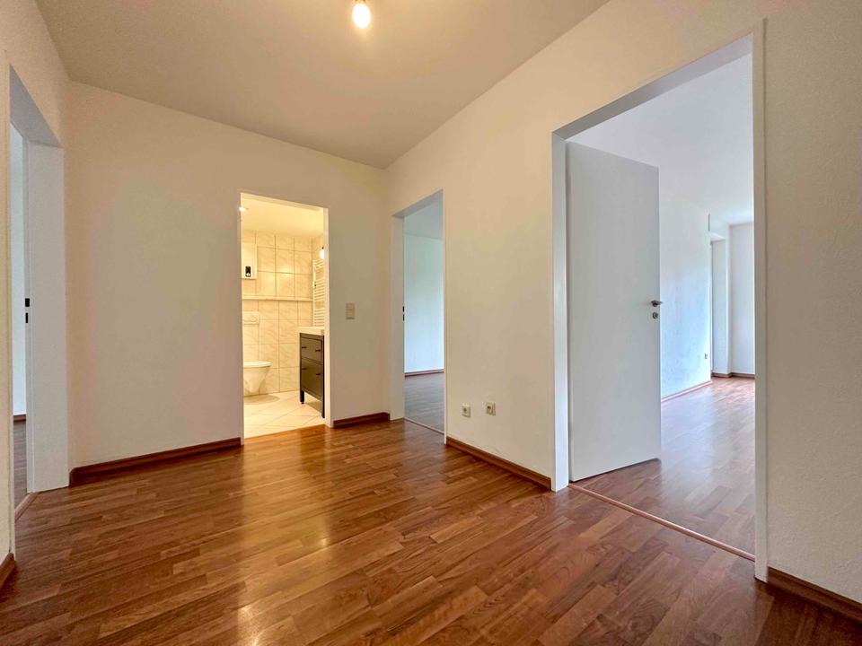 Thumbnail-Gut geschnittene 3 Zimmer EG-Wohnung mit Garten, Loggia und EBK