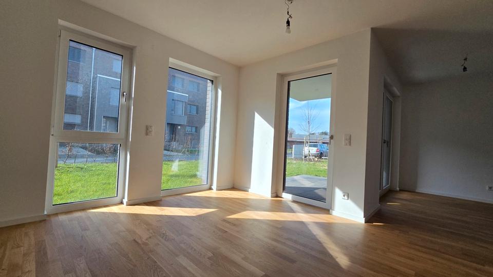 Thumbnail-Bezug sofort + Anfragen nur per Mail + Terrasse + Tiefgarage + 4 Zimmer warten auf eine Familie + HW 13 Whg. 1