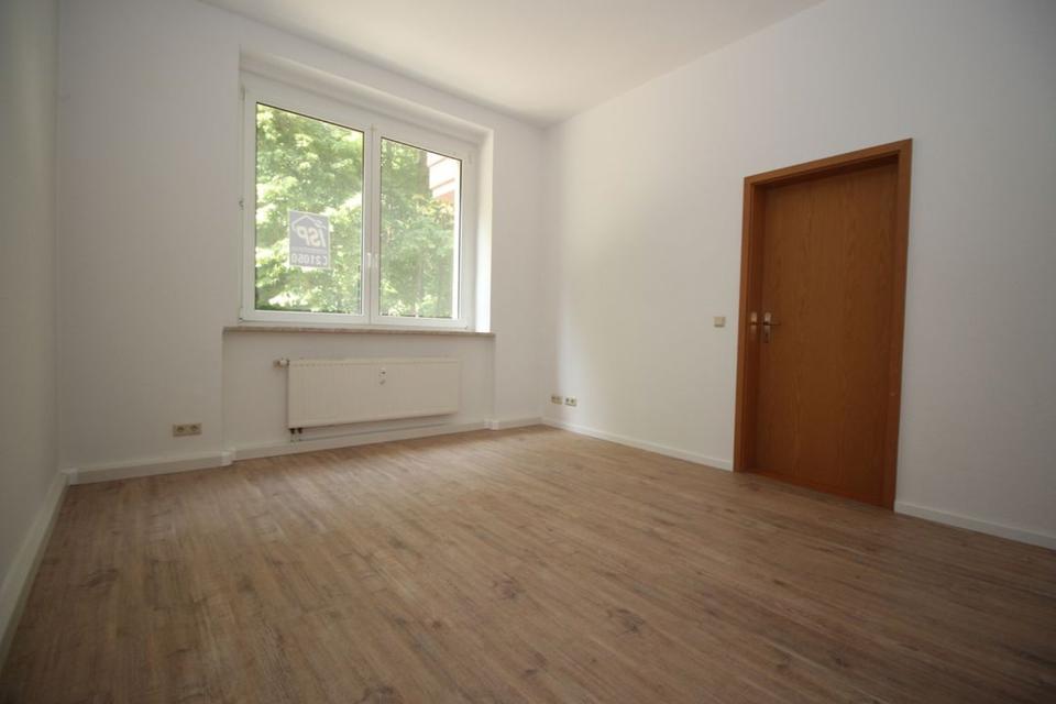 Thumbnail-(Renovierung möglich!!) **Große 3-Zimmer-Wohnung in ruhiger Wohnlage zu vermieten**