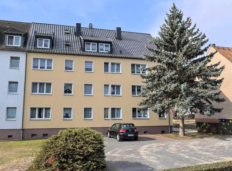 Thumbnail-Schöne 3-Raum-Wohnung Hochparterre mit Balkon und Stellplatz in Frohburg zu vermieten.