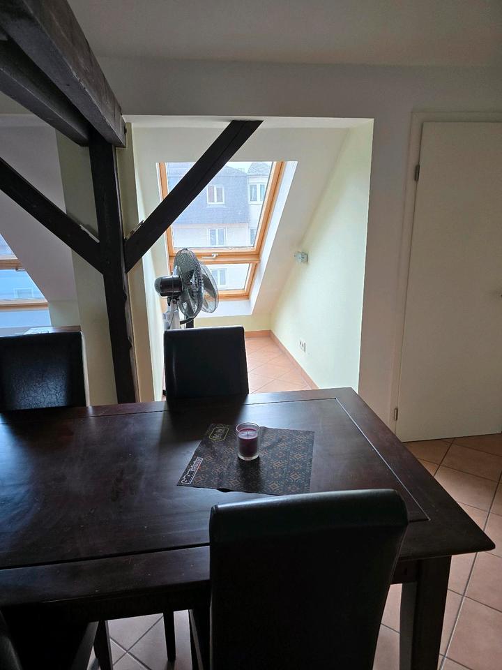 Thumbnail-Frankfurt 2 Zimmer DG Wohnung vollmöbliert