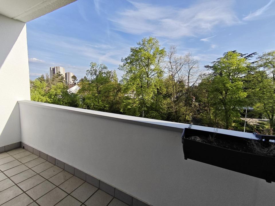 Thumbnail-Frisch renoviert: Helle 3 ZKB mit sonnigem Balkon