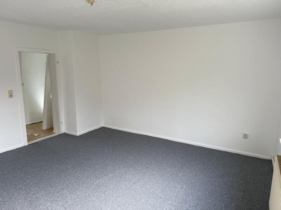 Thumbnail-3 Zimmer Wohnung frisch renoviert EBK DUSCHE BLICK AUF GRÜN