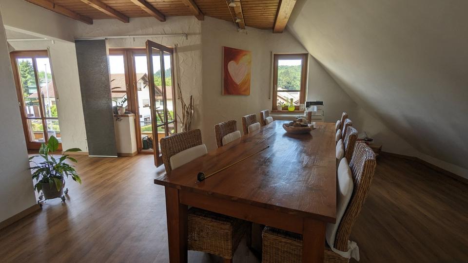 Thumbnail-Mietwohnung 1.OG 103m² 2 Balkone 26m² Stpl. Küche Ofen...