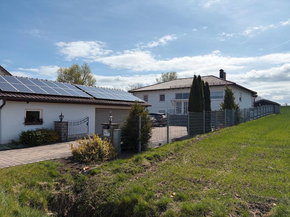Thumbnail-Haus mit Gewerberäumen im Keller, traumhafter Garten mit Pool