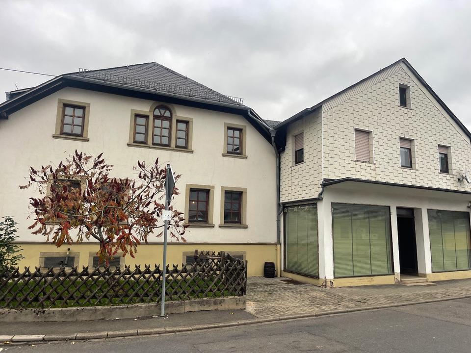 Thumbnail-Zwei Große Einfamilienhaus,lokal und zwei massiv Garagen