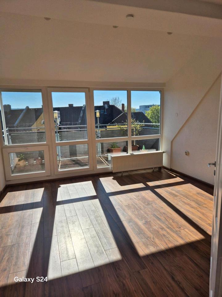 Thumbnail-Großzügige Dachgeschosswohnung mit Hobbyraum