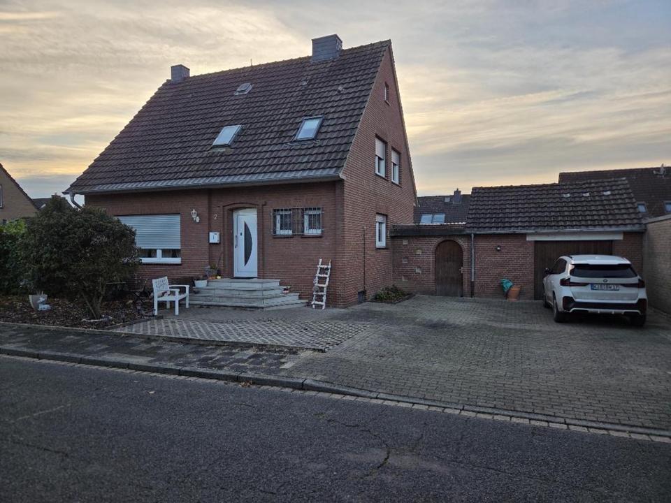 Thumbnail-Heimeliges Einfamilienhaus mit Garage und viel Stauraum