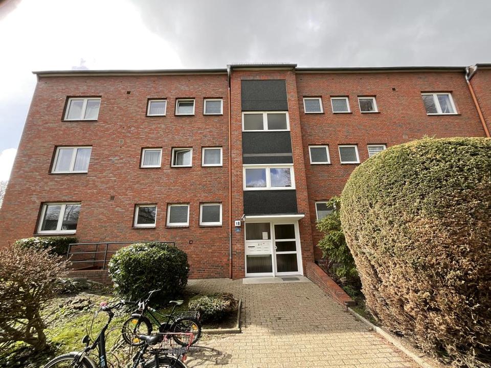 Thumbnail-Bereits modernisierte 4-ZKB-Balkonwohnung im Erdgeschoss in Heppens zu vermieten!