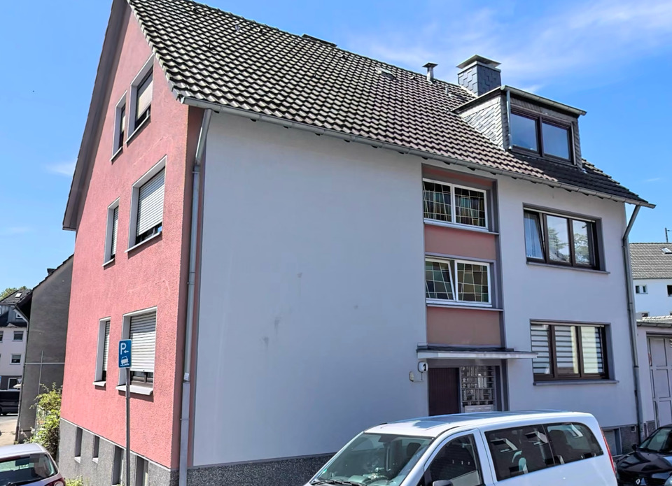 Thumbnail-Großzügiges Mehrfamilienwohnhaus mit 2 Garagen & leerer EG Wohnun