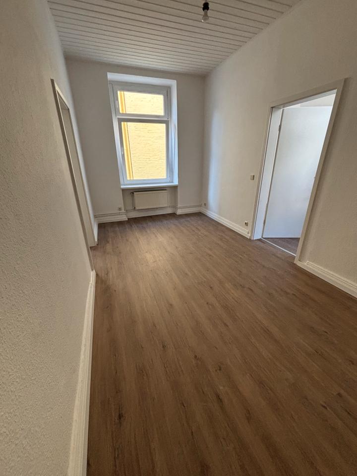 Thumbnail-3-Zimmer-Wohnung in Wuppertal-Schwarzbach – frisch renoviert mit neuem Vinylboden