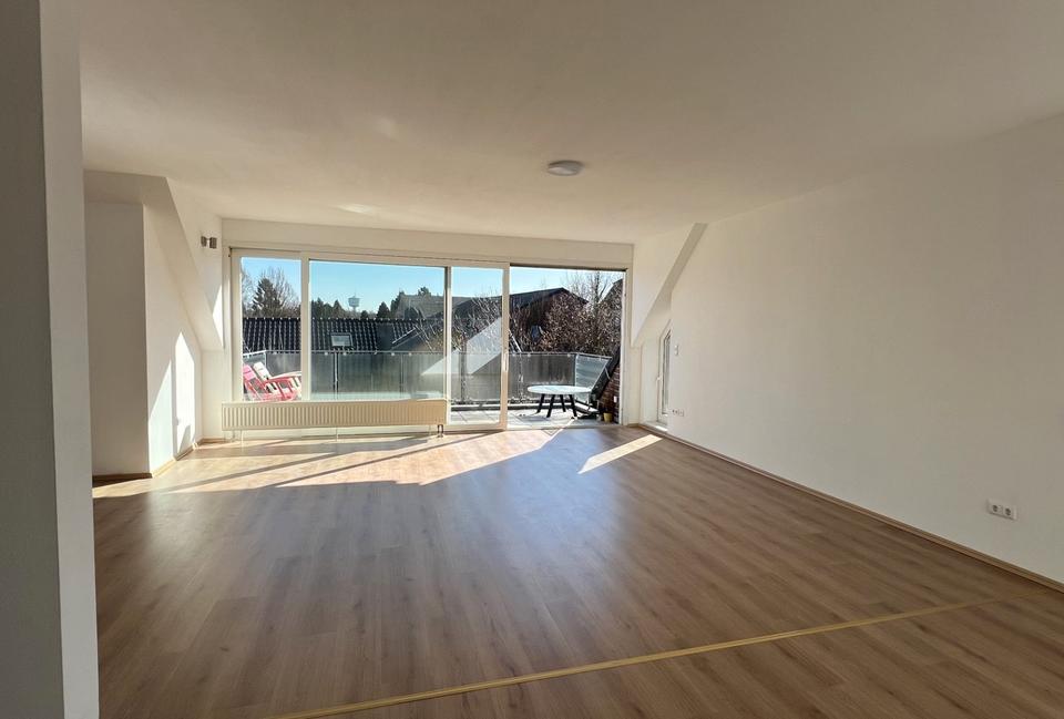 Thumbnail-Frisch renovierte, moderne und offene Wohnung im 2.OG