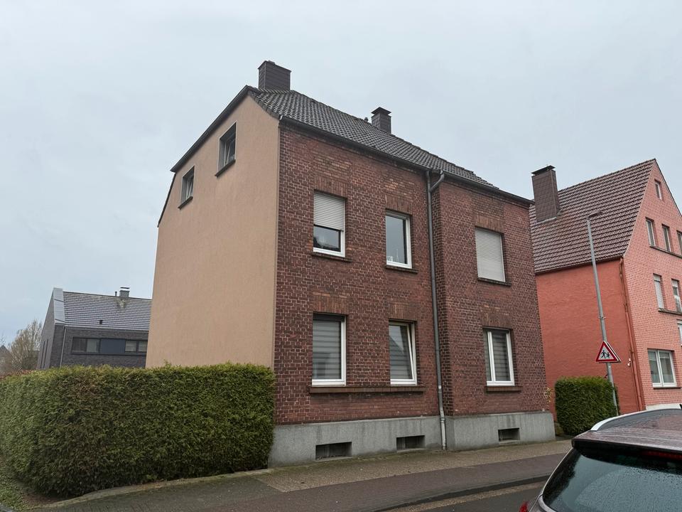 Thumbnail-Haus mit 3 Wohnungen