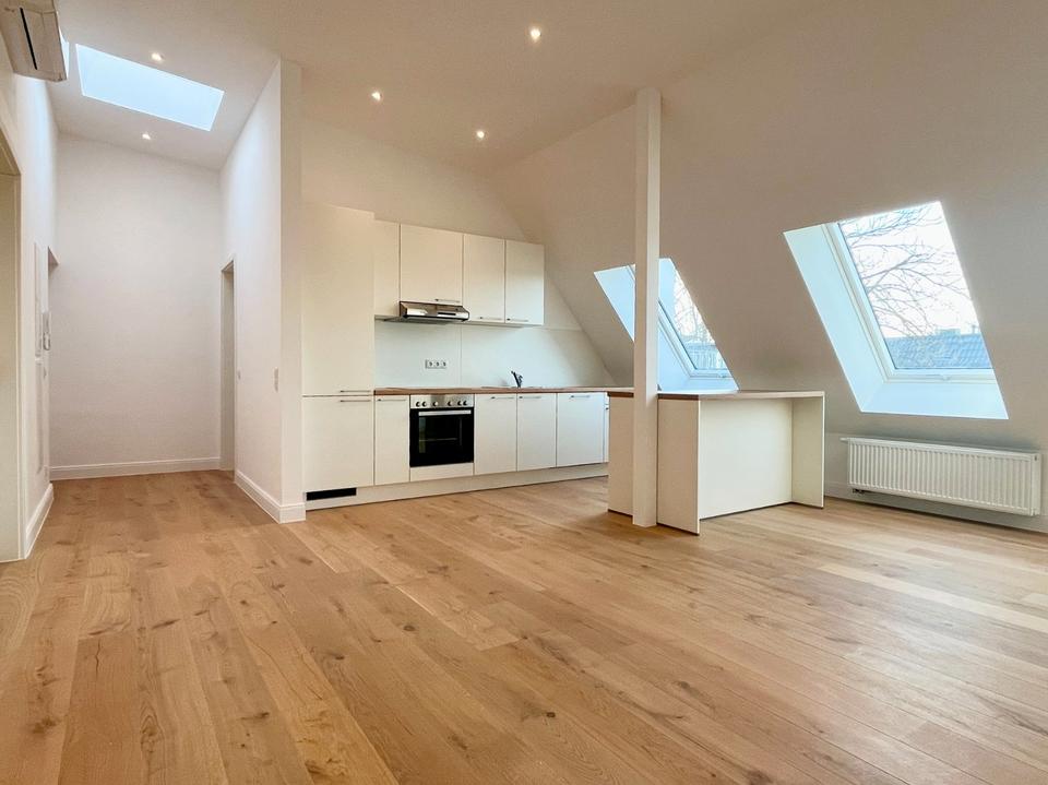 Thumbnail-3-Zimmer-Wohnung | Dachgeschoss | Klimaanlage | EBK inkl. | sanierter Altbau | Modernes Tageslichtbad |
