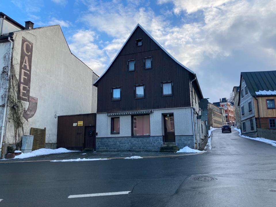 Thumbnail-Freistehendes Stadthaus ca. 240m² Wohnpotenzial, Garagen, Garten