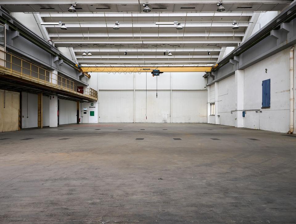 Thumbnail-Weitläufige Produktions- & Lagerhalle mit imposanter Deckenhöhe & Rolltor– für Handwerk & Industrie