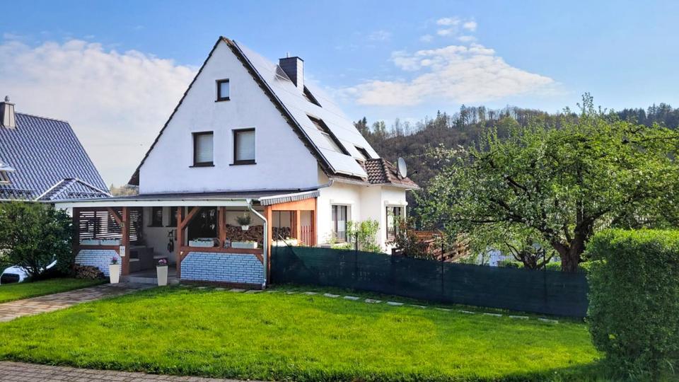 Thumbnail-freistehendes, saniertes Einfamilienhaus in der Eifel