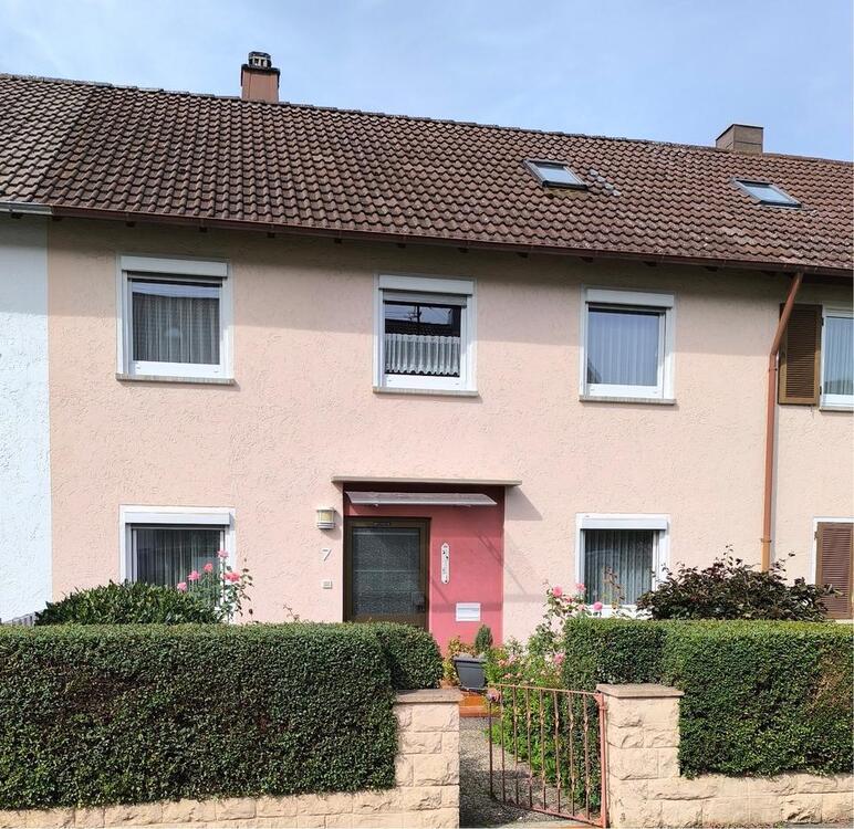 Thumbnail-Reihenmittelhaus mit 2 Wohnungen + 2 Garagen