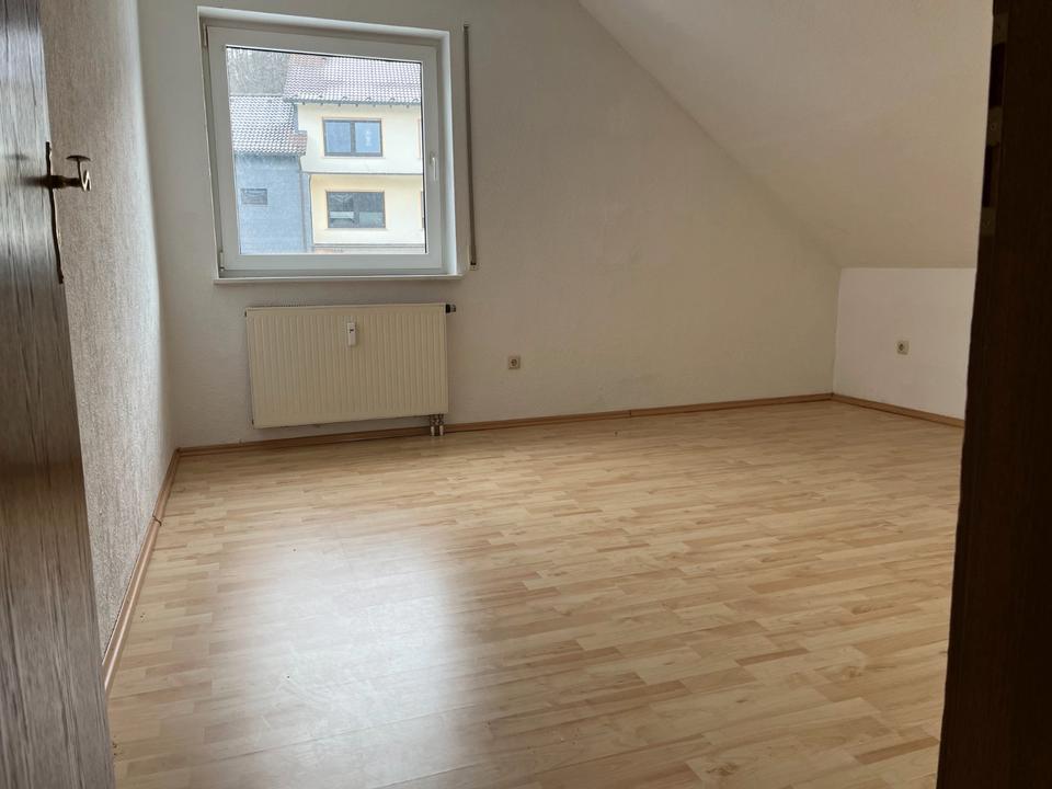 Thumbnail-3-Zimmer Dachgeschosswohnung in ruhiger Wohnlage