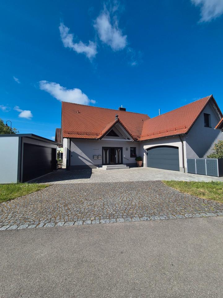Thumbnail-Exklusives Zweifamilienhaus in Top-Zustand mit Salzwasserpool