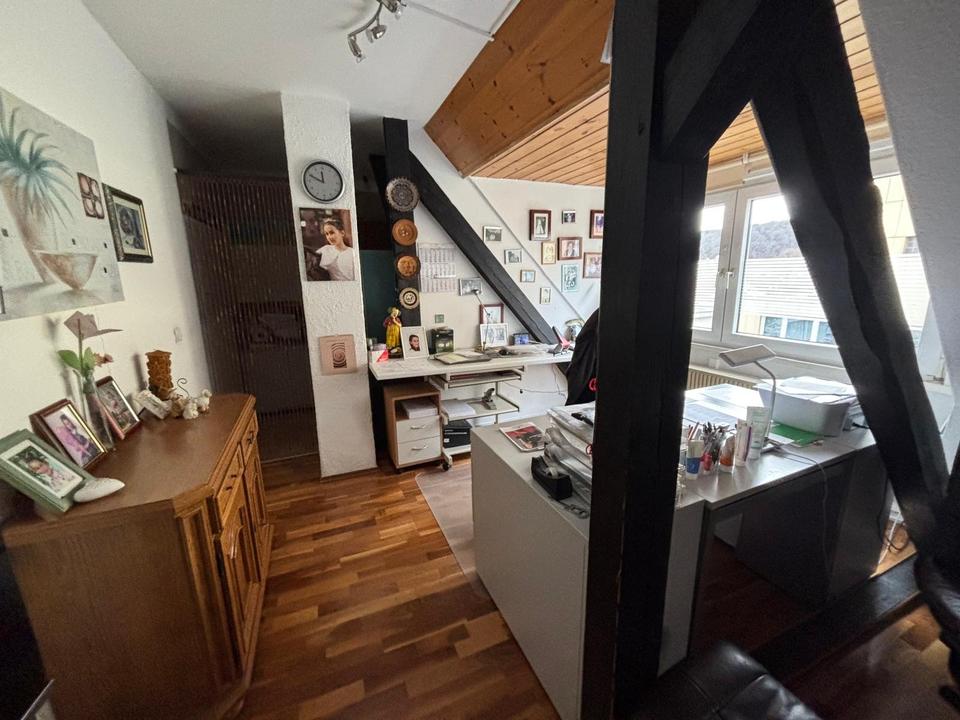 Thumbnail-Wetzlar: Helles DG im 2. OG – 3 Zimmer, Küche und Bad