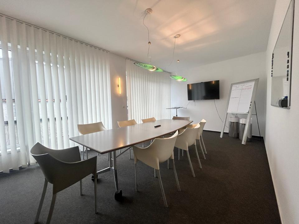 Thumbnail-Attraktive Büro- oder Praxisfläche mit zwei Stellplätzen zu vermieten