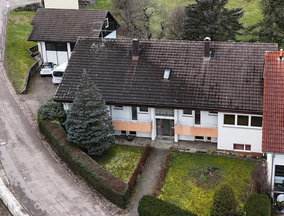 Thumbnail-Zweifamilienhaus m. gr. Garage u. gr. Grundstück, provisionsfrei