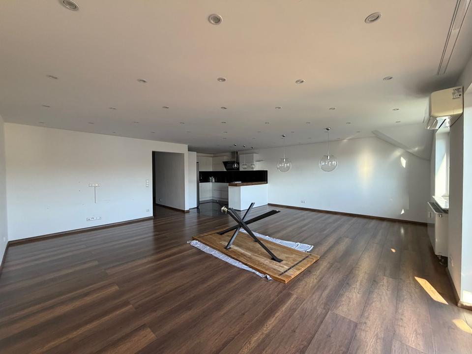 Thumbnail-Großzügige 6-Zimmer- Maisonettenwohnung (ca. 150 qm)