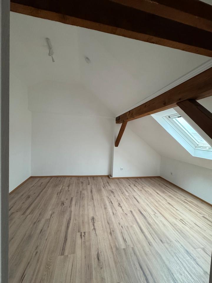 Thumbnail-✨ Schöne 3-Zimmer-Dachgeschosswohnung zu vermieten – ca. 85 m² ✨